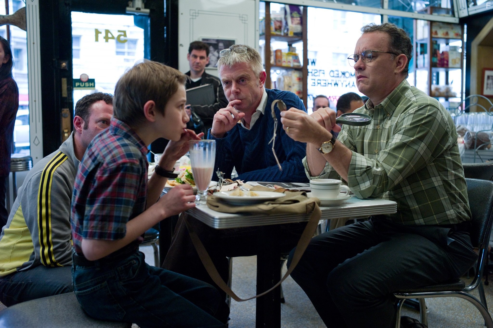Tom Hanks, Stephen Daldry, and Thomas Horn in Жутко громко и запредельно близко (2011)