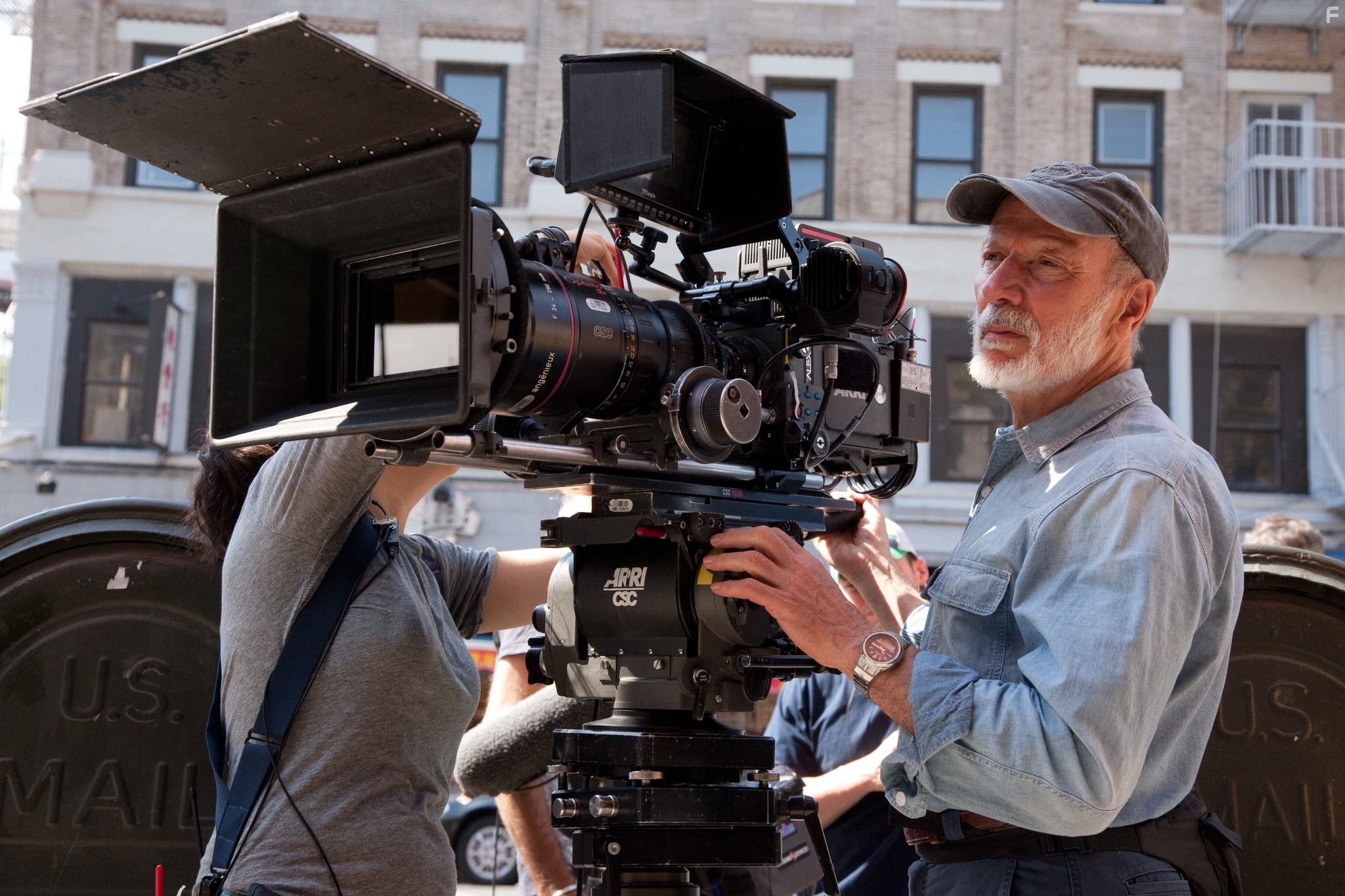 Chris Menges in Жутко громко и запредельно близко (2011)