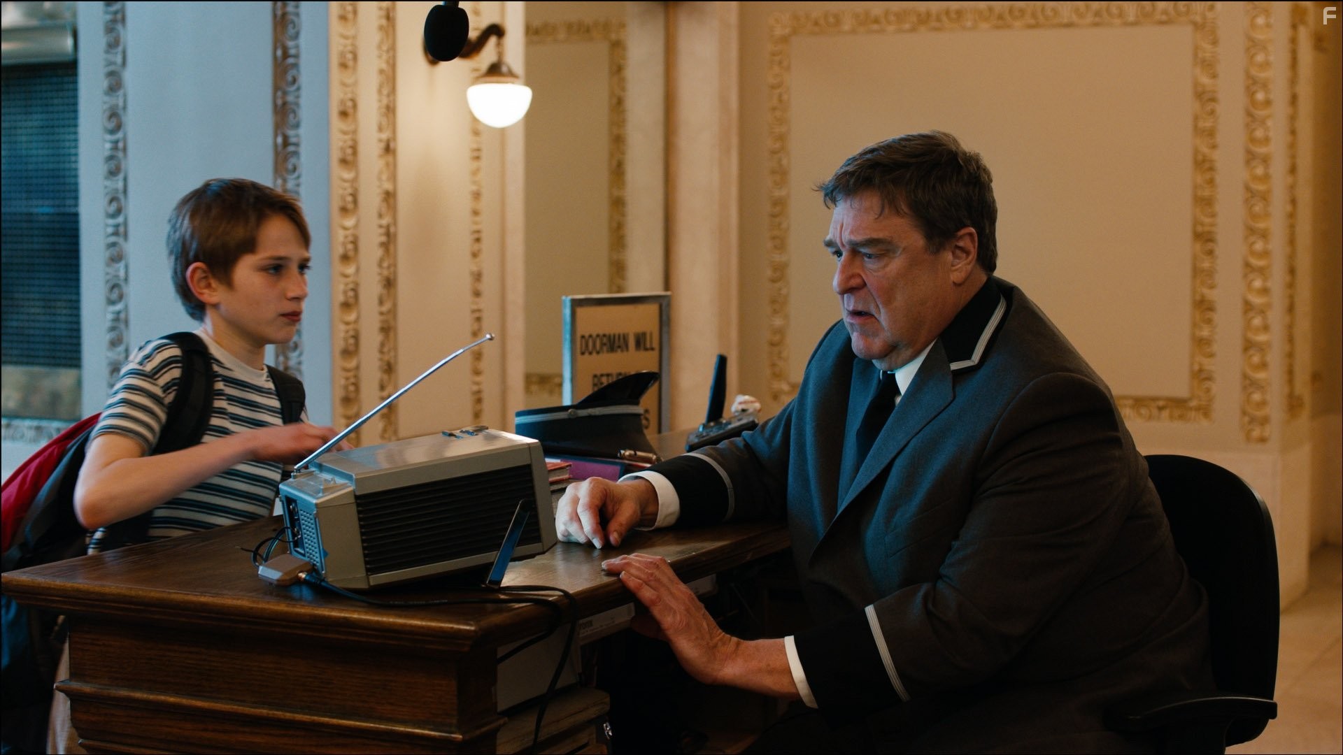 John Goodman and Thomas Horn in Жутко громко и запредельно близко (2011)