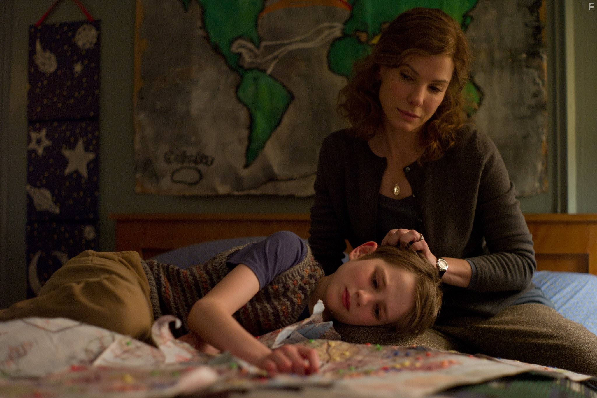 Sandra Bullock and Thomas Horn in Жутко громко и запредельно близко (2011)