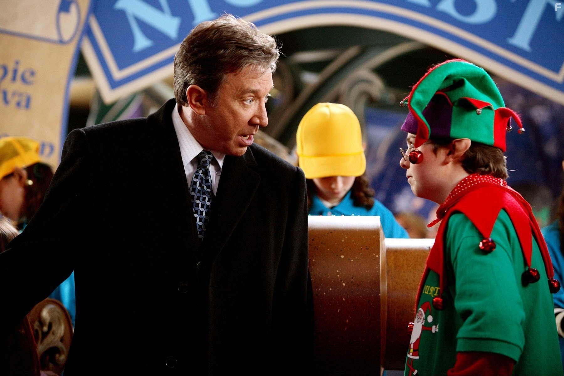 Tim Allen and Spencer Breslin in Санта Клаус 3: Хозяин полюса (2006)