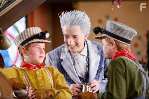 Martin Short in Санта Клаус 3: Хозяин полюса (2006)