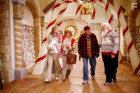 Ann-Margret, Alan Arkin, Tim Allen, and Elizabeth Mitchell in Санта Клаус 3: Хозяин полюса (2006)