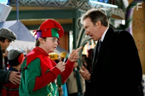 Tim Allen and Spencer Breslin in Санта Клаус 3: Хозяин полюса (2006)