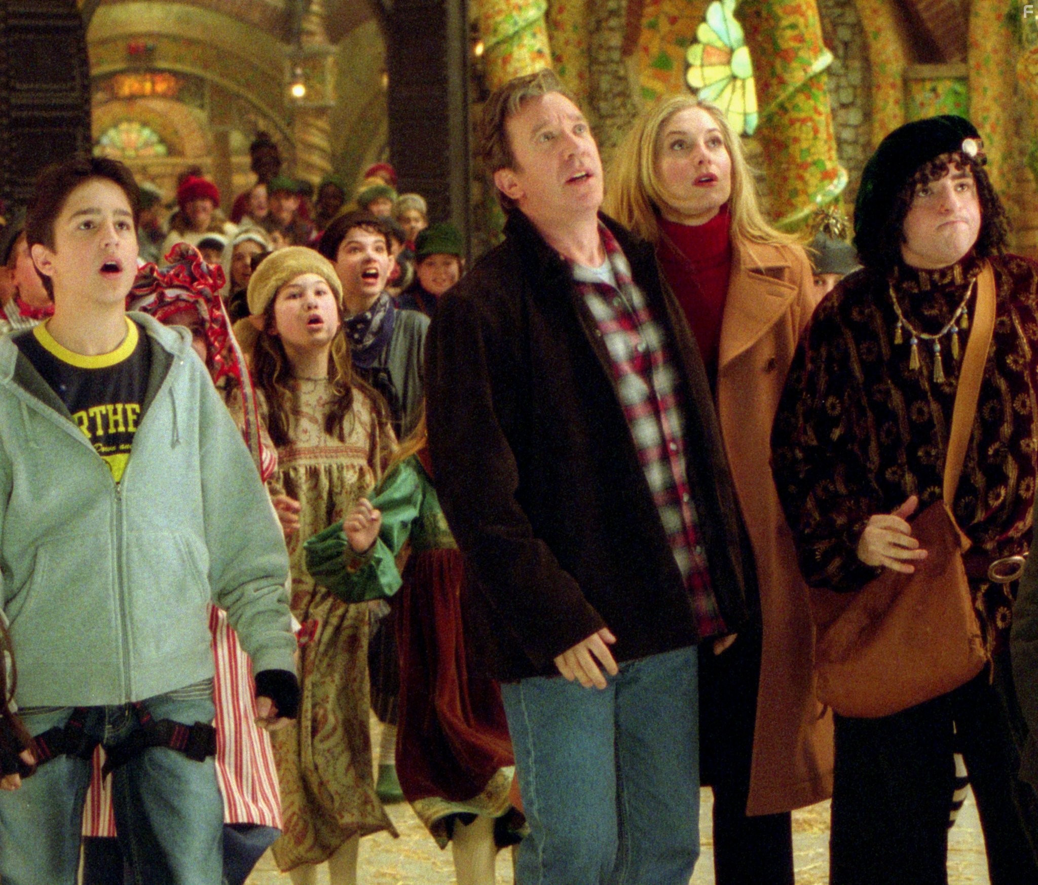 Tim Allen, Eric Lloyd, David Krumholtz, and Elizabeth Mitchell in Санта Клаус 2 (2002)
