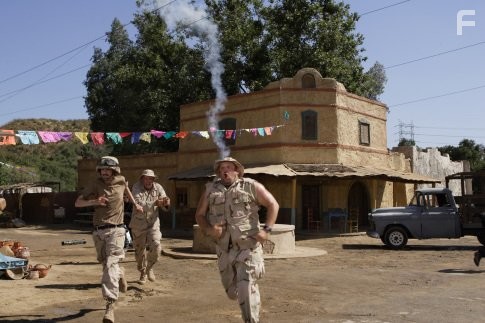 Bill Engvall, DJ Qualls, and Larry the Cable Guy in Операция 'Дельта фарс' (2007)