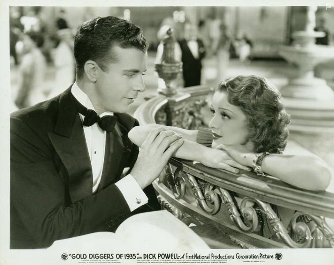 Dick Powell in Золотоискатели 1935-го года (1935)