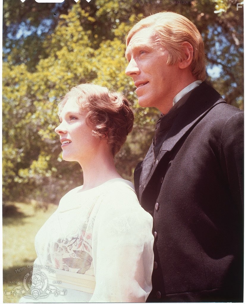 Julie Andrews and Max von Sydow in Гавайи (1966)