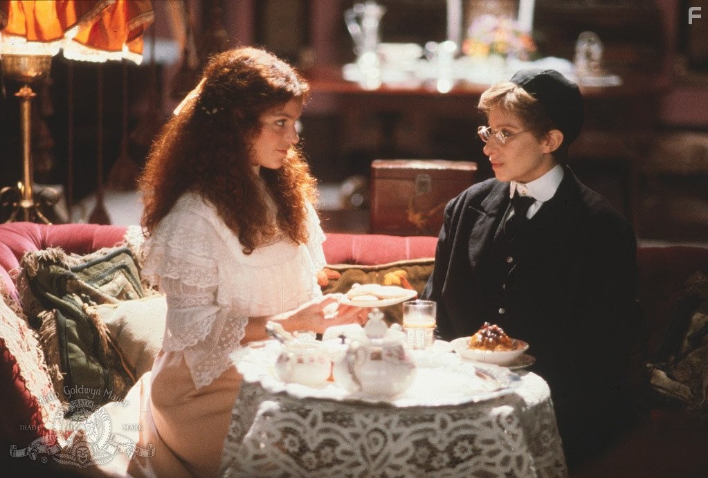 Barbra Streisand and Amy Irving in Йентл (1983)