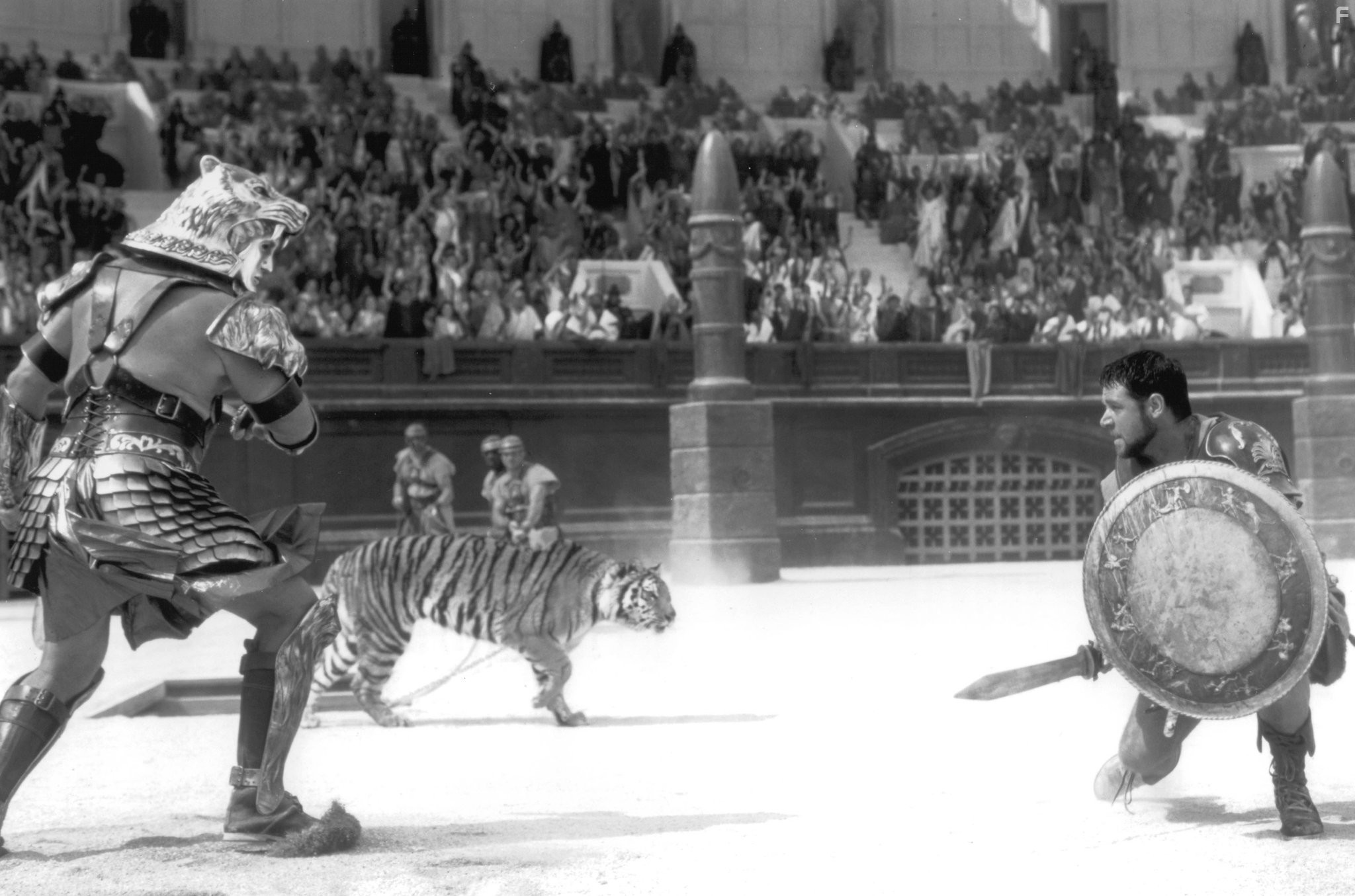 Russell Crowe and Sven-Ole Thorsen in Гладиатор (2000)