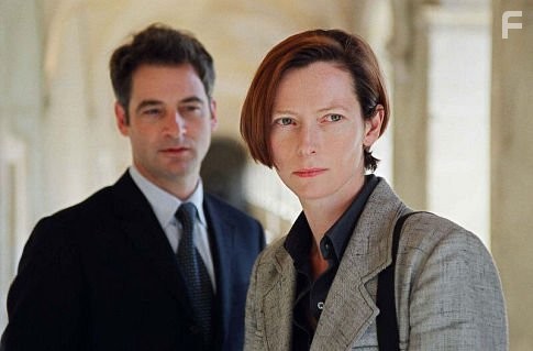Jeremy Northam and Tilda Swinton in Приговор (2003)