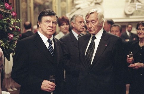 Alan Bates and John Neville in Приговор (2003)