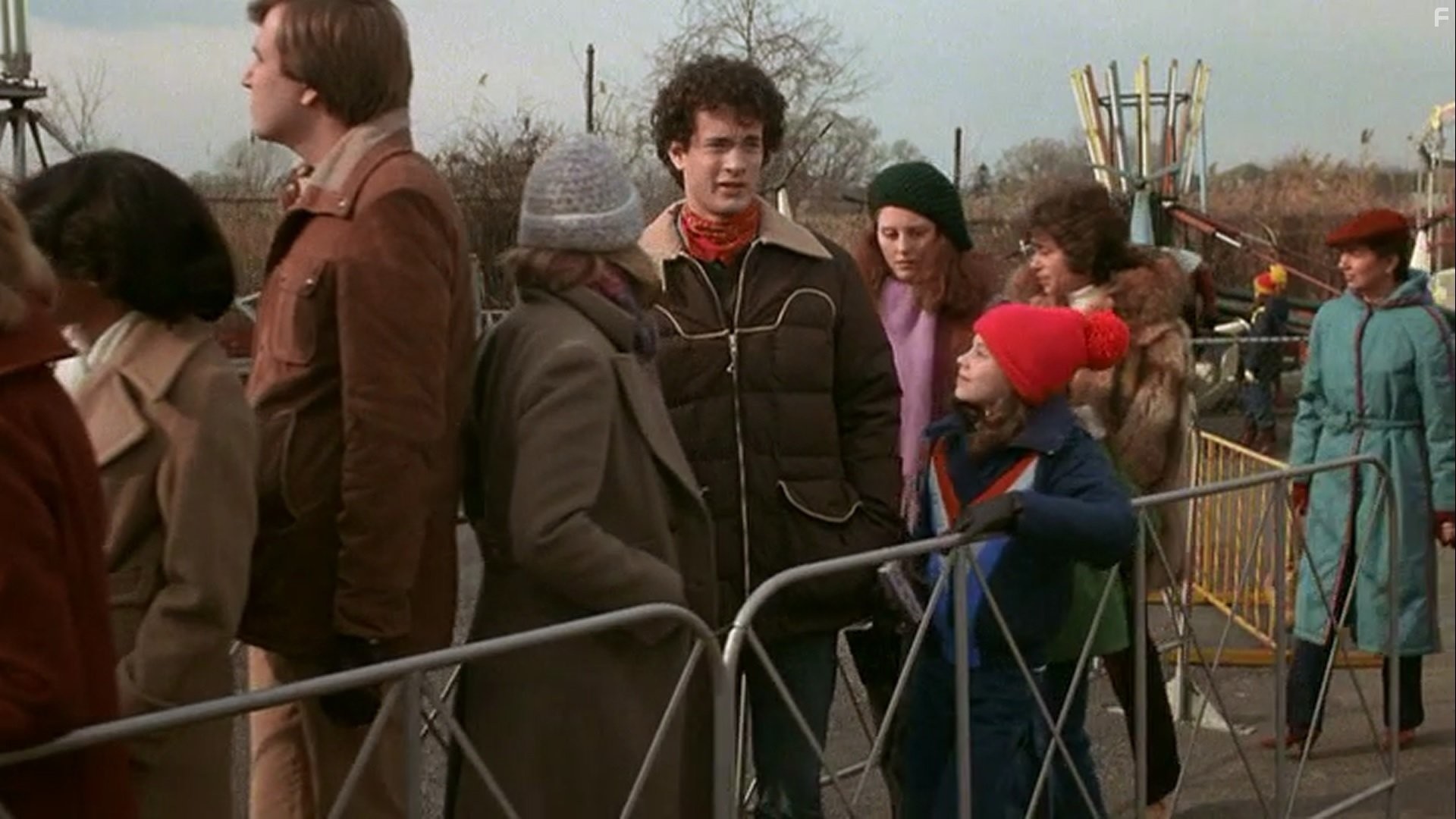 Tom Hanks, Elizabeth Kemp, Robin Lamont, and Caitlin O'Heaney in Он знает, что вы одни (1980)