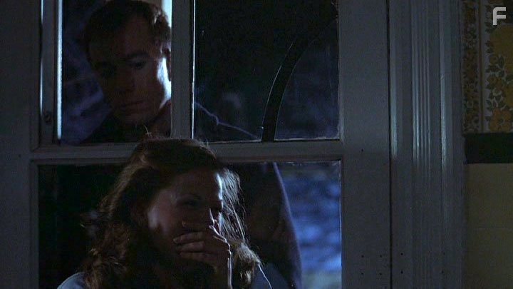 Patsy Pease and Tom Rolfing in Он знает, что вы одни (1980)