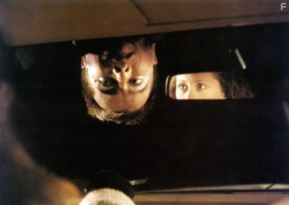 Caitlin O'Heaney and Tom Rolfing in Он знает, что вы одни (1980)