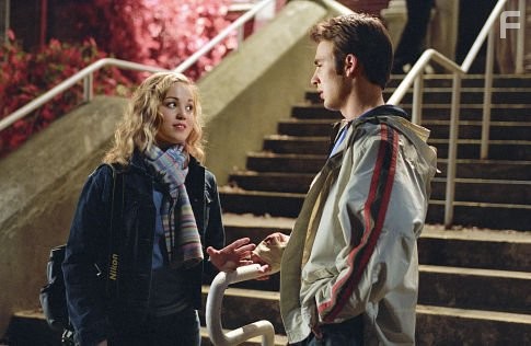 Erika Christensen and Chris Evans in Bыcший балл (2004)