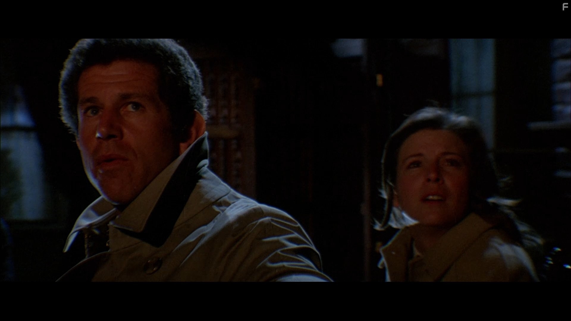 Candy Clark and Tony Roberts in Амитивилль 3-D (1983)