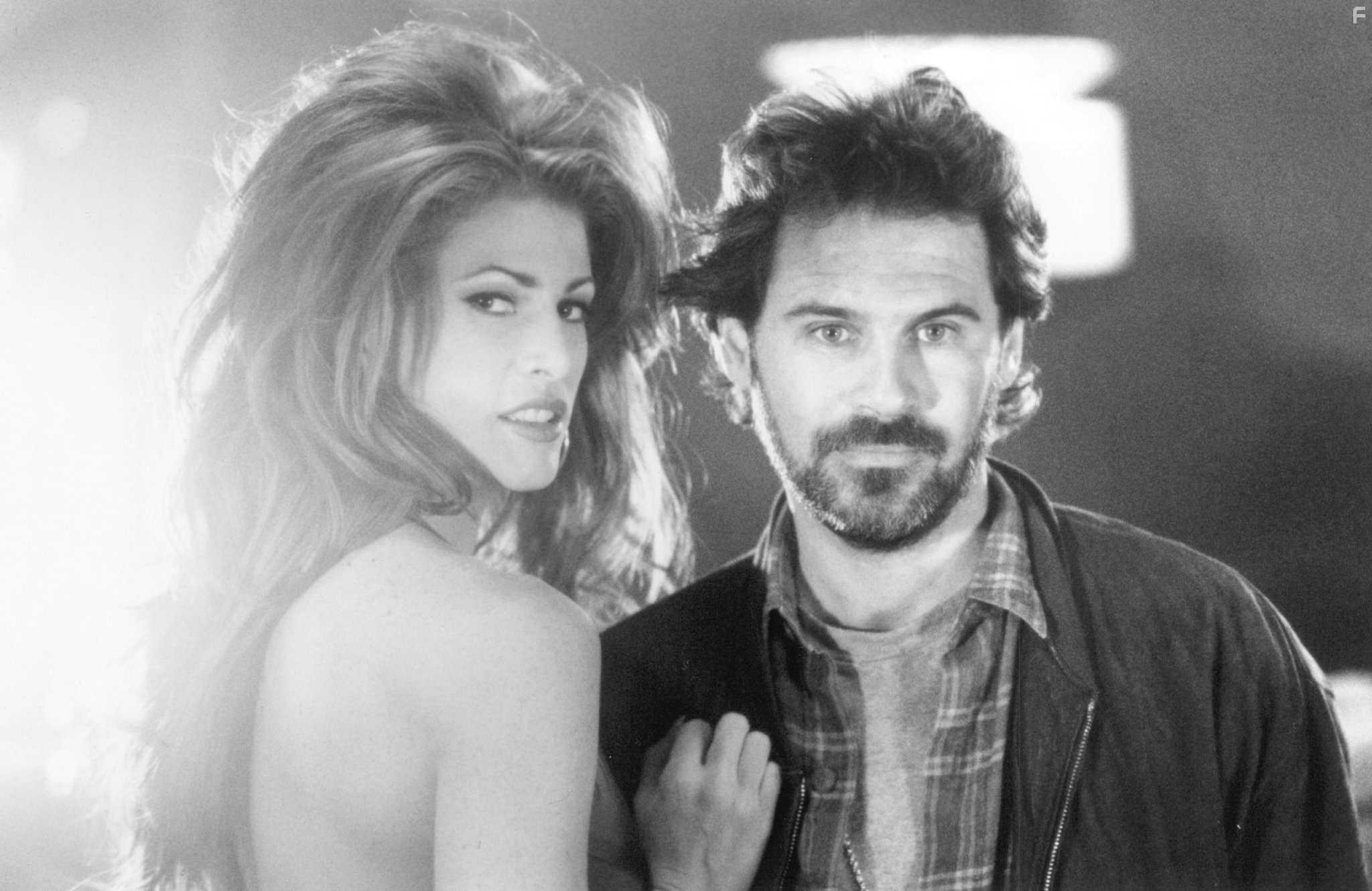 Angie Everhart and Dennis Miller in Байки из склепа: Кровавый бордель (1996)