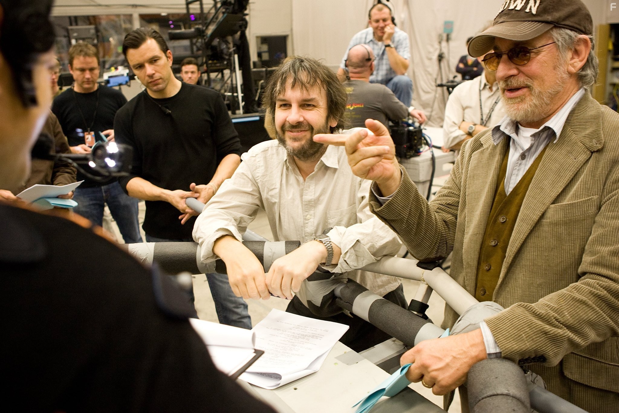 Steven Spielberg and Peter Jackson in Приключения Тинтина: Тайна Единорога (2011)