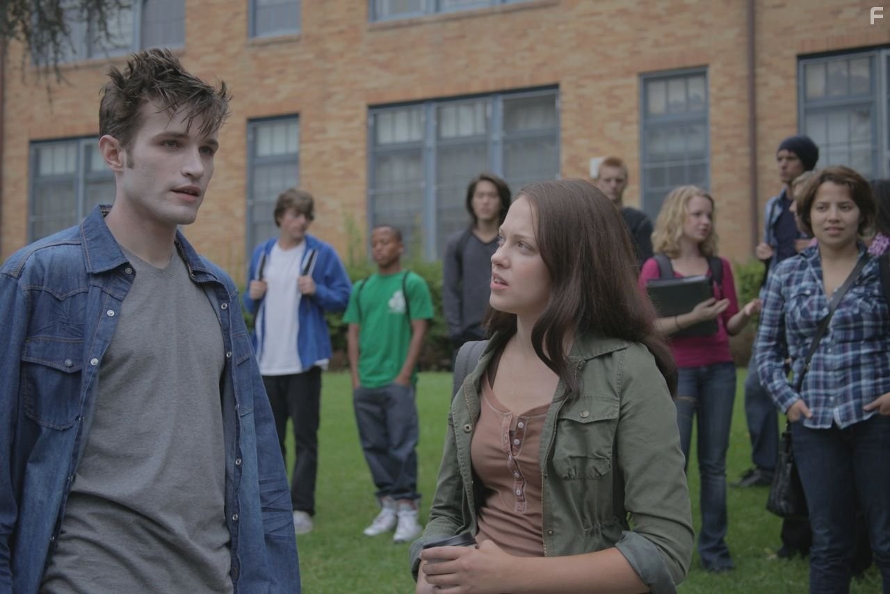 Eric Callero and Heather Ann Davis in Вампиранутые (2012)