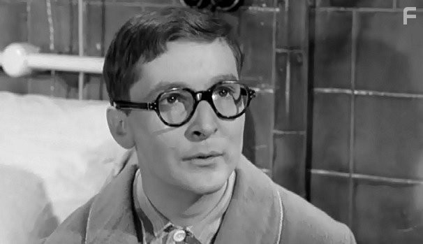 Kenneth Williams in Так держать... Медсестра (1959)