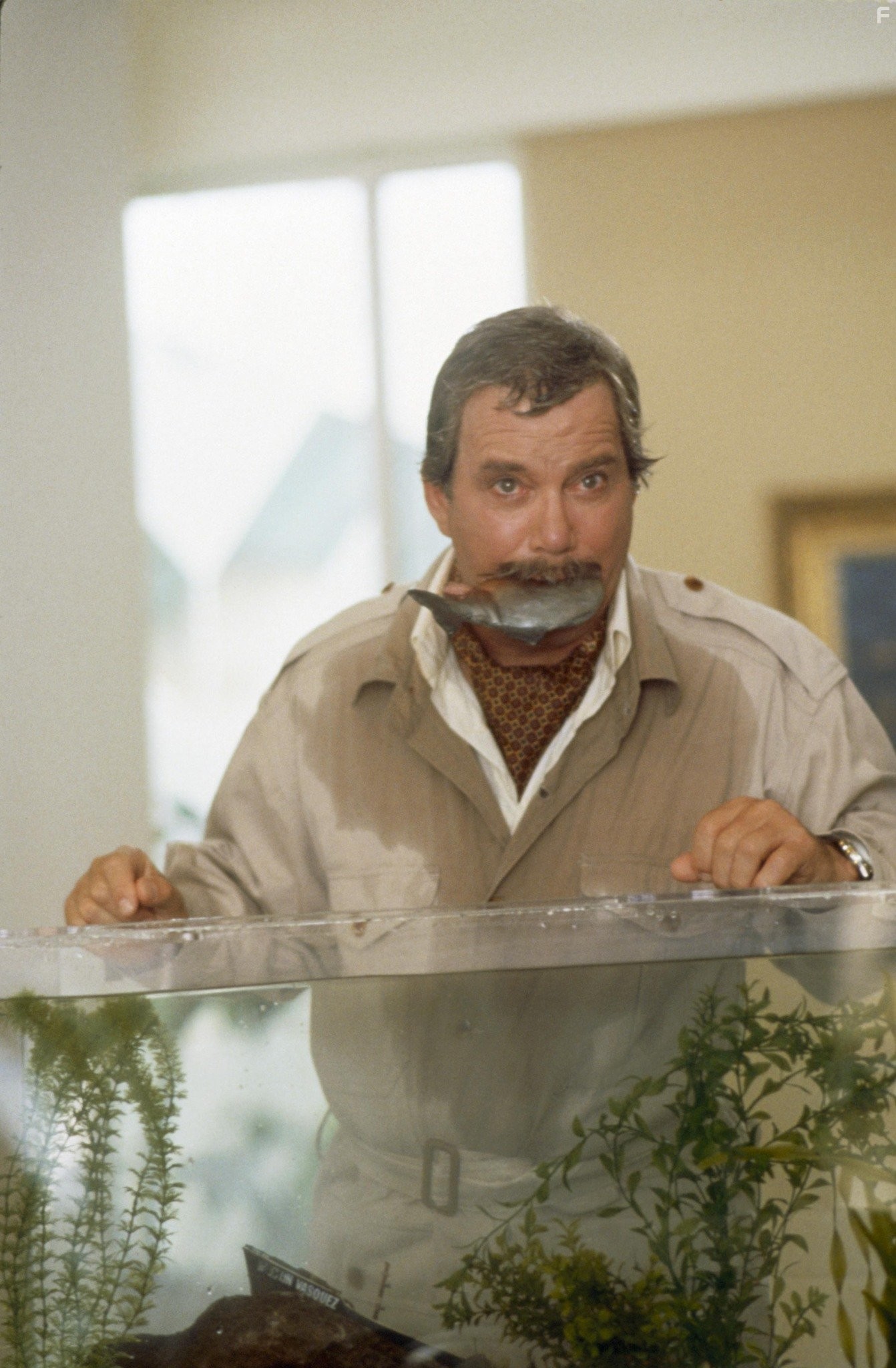 William Shatner in Заряженное оружие 1 (1993)