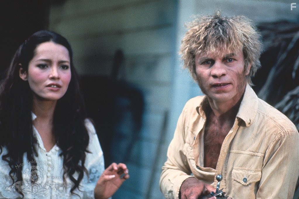 Barbara Carrera and Michael York in Остров доктора Моро (1977)