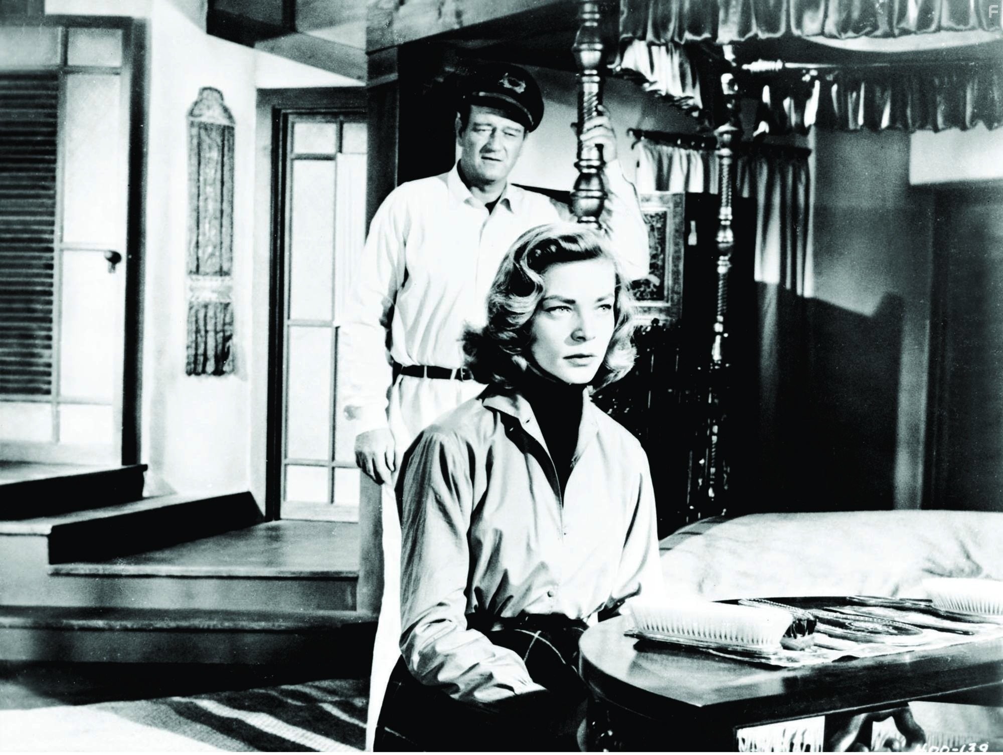 Lauren Bacall and John Wayne in Кровавая аллея (1955)