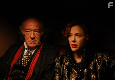 Annette Bening and Michael Gambon in Театр (2004)