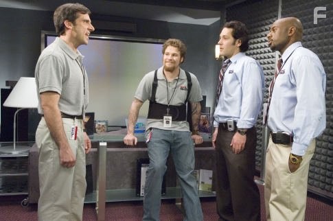 Steve Carell, Romany Malco, Seth Rogen, and Paul Rudd in Сорокалетний девственник (2005)