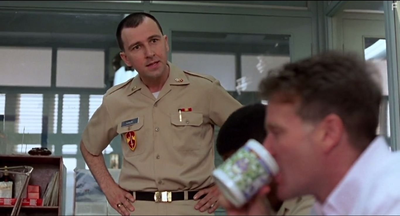 Robin Williams and Bruno Kirby in Доброе утро, Вьетнам (1987)