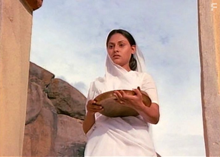 Jaya Bhaduri in Месть и закон (1975)