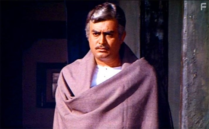 Sanjeev Kumar in Месть и закон (1975)