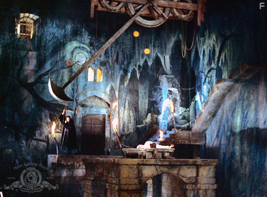 Vincent Price and John Kerr in Колодец и маятник (1961)