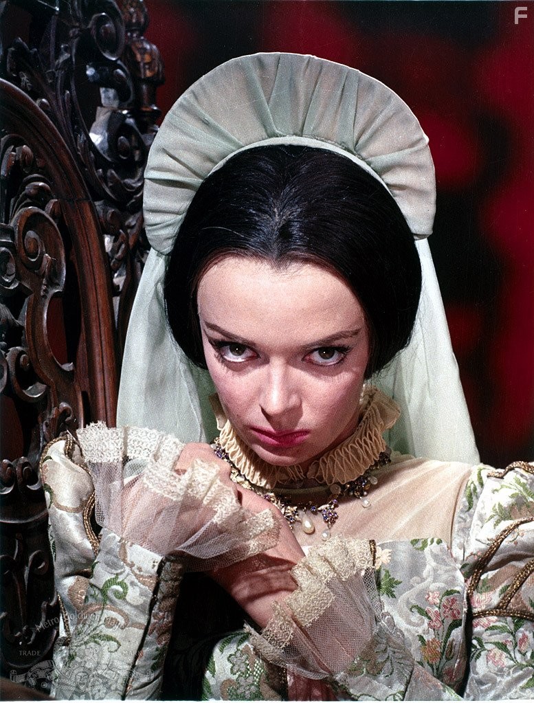 Barbara Steele in Колодец и маятник (1961)