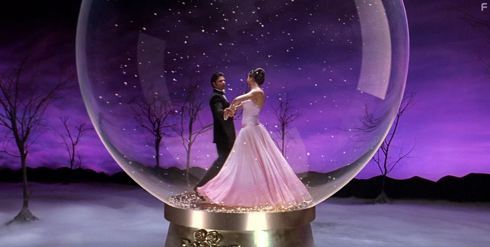 Shah Rukh Khan and Deepika Padukone in Ом Шанти Ом (2007)