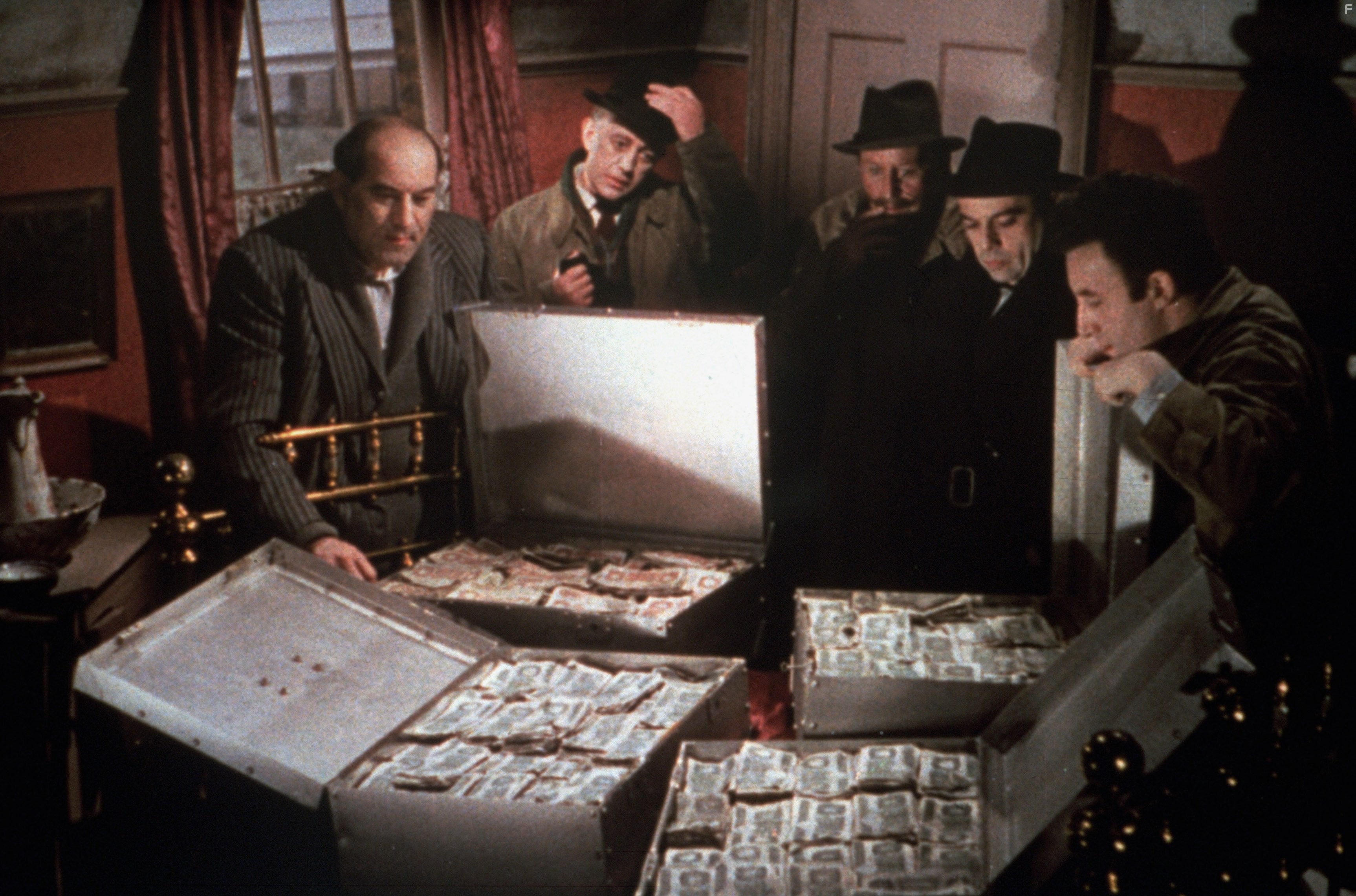 Alec Guinness, Peter Sellers, Herbert Lom, Danny Green, and Cecil Parker in Убийцы леди (1955)