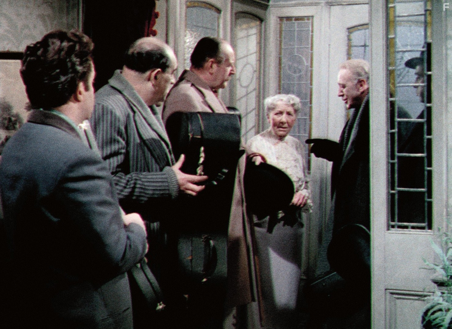 Alec Guinness, Peter Sellers, Herbert Lom, Danny Green, Katie Johnson, and Cecil Parker in Убийцы леди (1955)