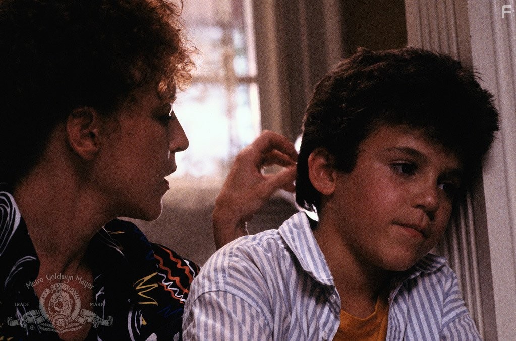 Fred Savage and Margaret Whitton in Маленькие монстры (1989)