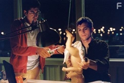 Ashton Kutcher in Больше, чем любовь (2005)