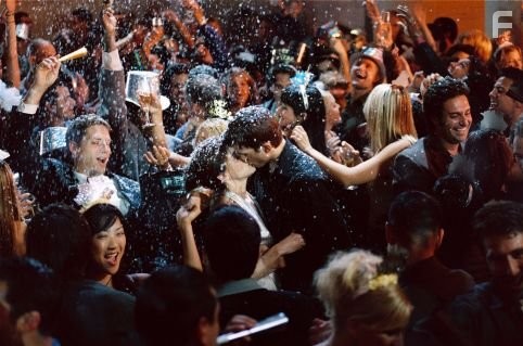 Amanda Peet and Ashton Kutcher in Больше, чем любовь (2005)