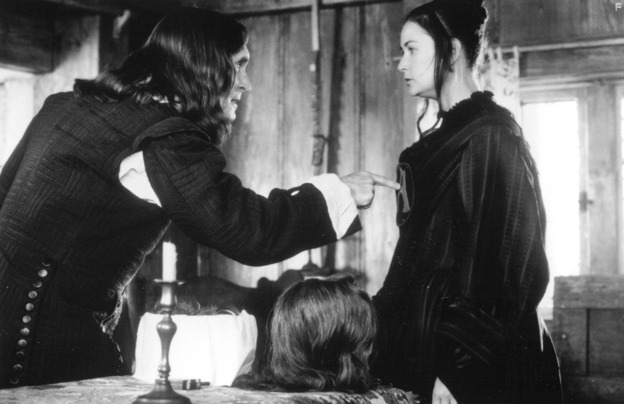 Demi Moore and Robert Duvall in Алая буква (1995)