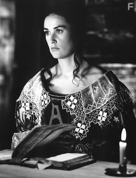 Demi Moore in Алая буква (1995)
