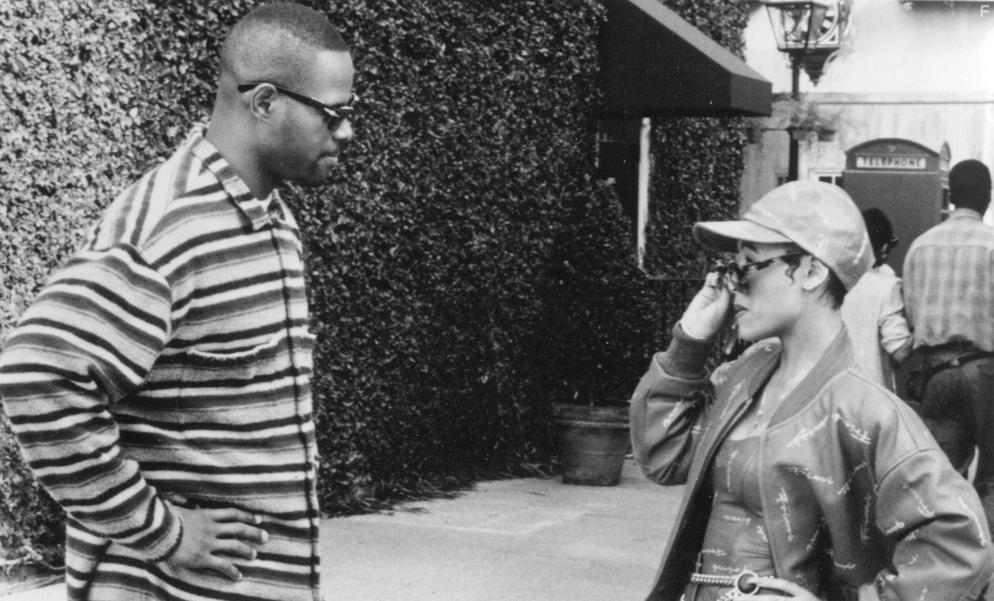 Jada Pinkett Smith and Keenen Ivory Wayans in Пропавшие миллионы (1994)