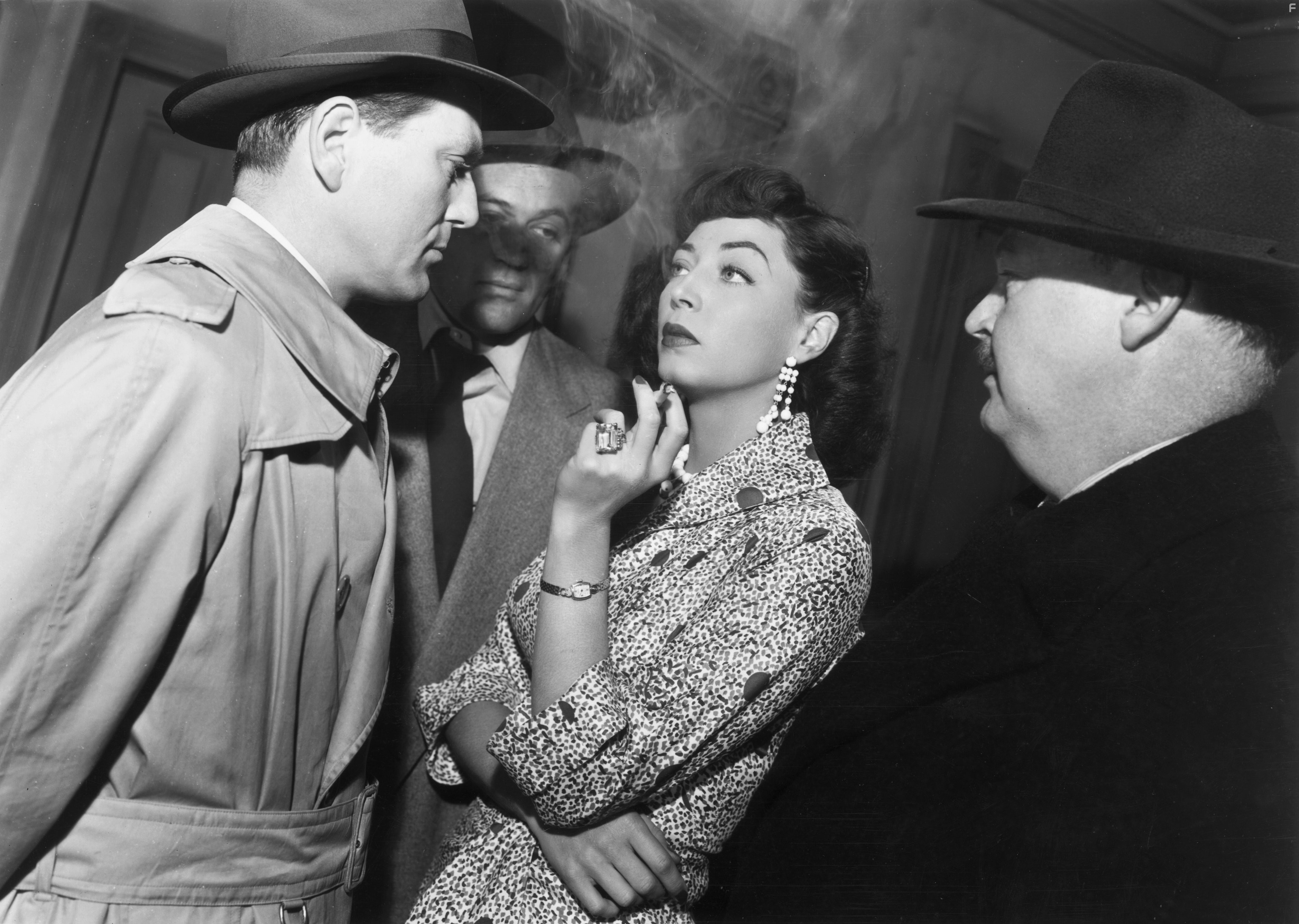 Don Beddoe, Don Haggerty, Charles McGraw, and Marie Windsor in Узкая грань (1952)