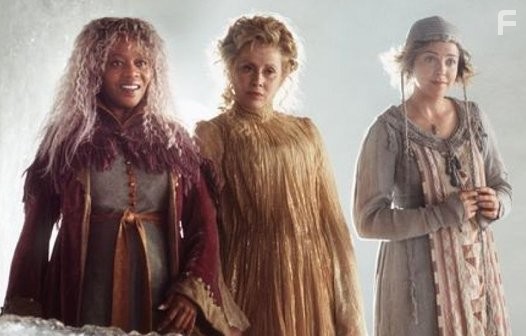 Alfre Woodard, Alison Elliott, and Kate Nelligan in Скачок во времени (2003)