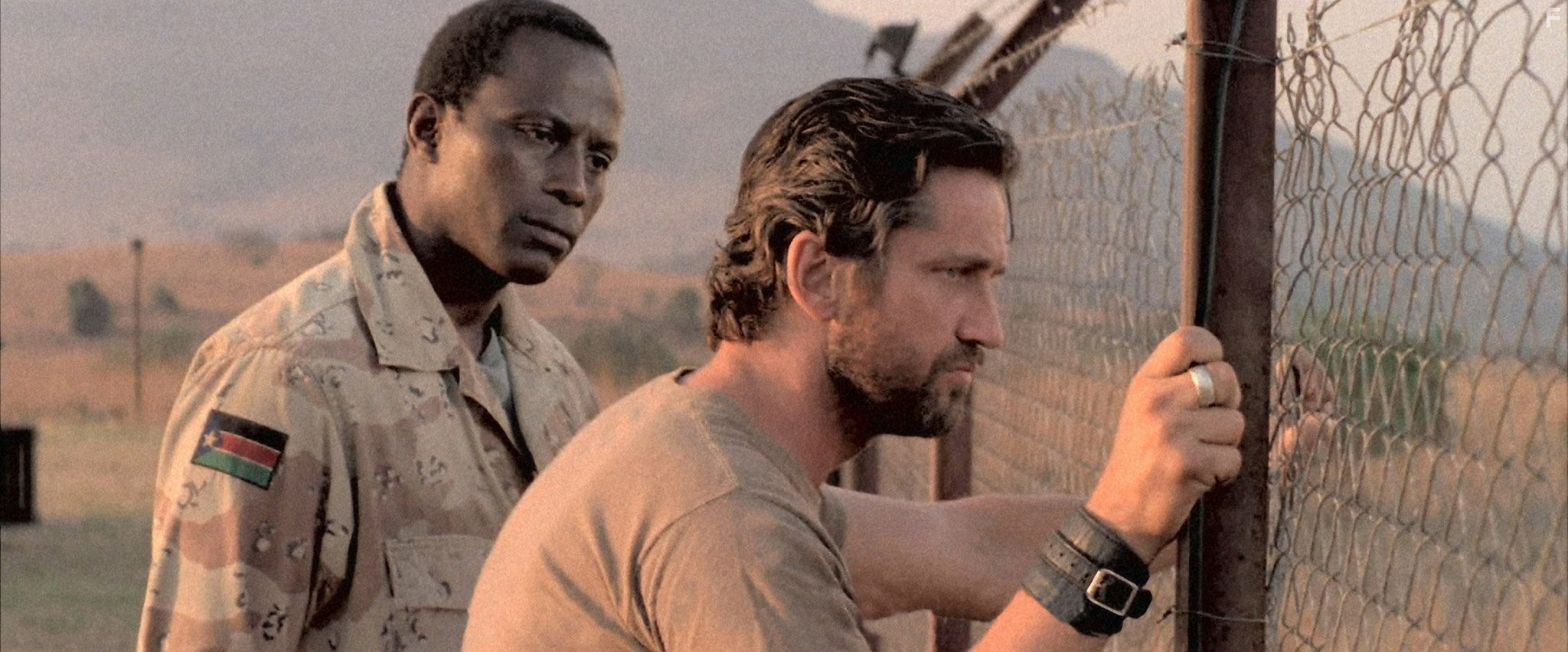 Gerard Butler and Souleymane Sy Savane in Проповедник с пулеметом (2011)