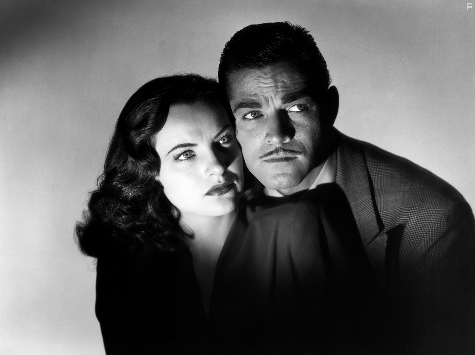 Alan Curtis and Ella Raines in Леди-призрак (1944)