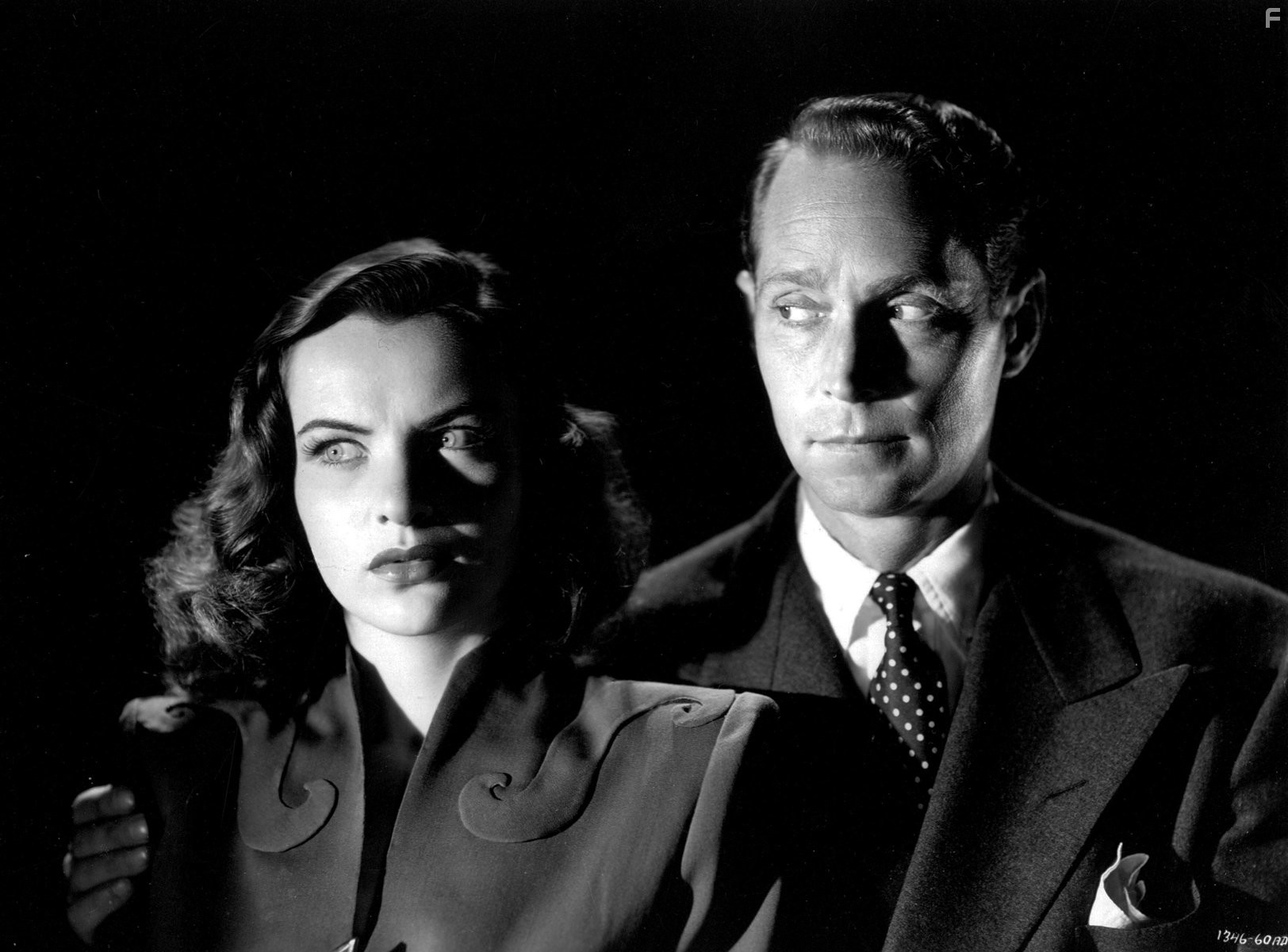 Ella Raines and Franchot Tone in Леди-призрак (1944)