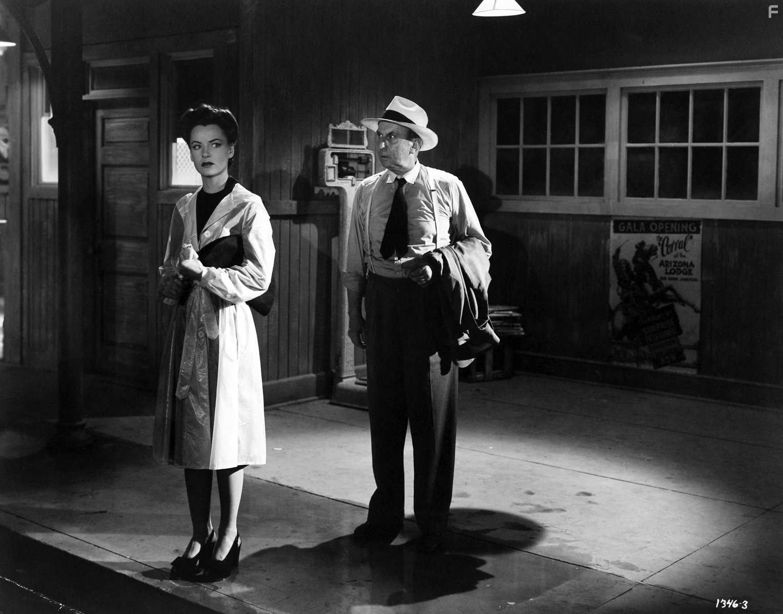 Ella Raines and Andrew Tombes in Леди-призрак (1944)